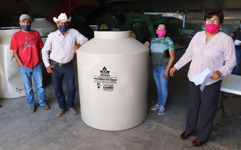 Dota Desarrollo Rural 37 tinacos subsidiados a familias cuauhtemenses