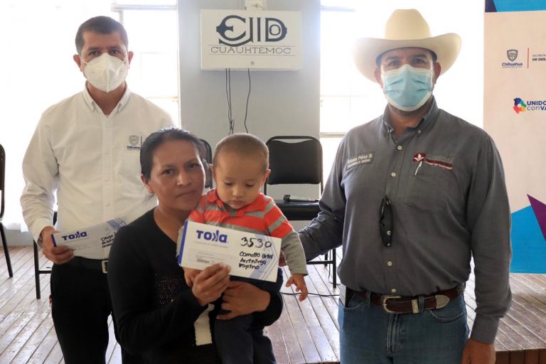 Acompaña Gobierno de Cuauhtémoc a Estado a entrega de becas e insumos a grupos vulnerables