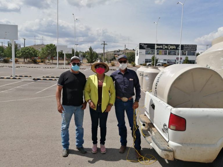 Entrega Desarrollo Rural 42 tinacos subsidiados