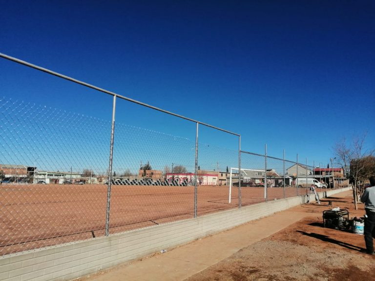 APOYA MUNICIPIO CON MALLA EN CANCHA DE FUTBOL EN COLONIA EMILIANO ZAPATA