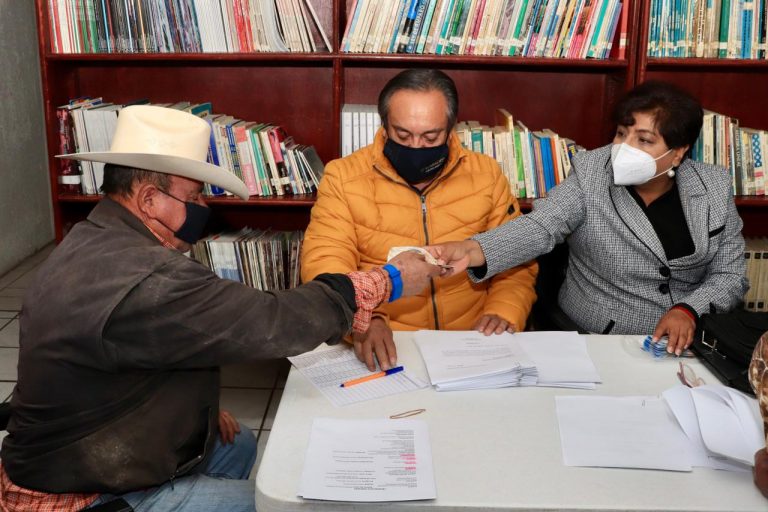 Sostiene Desarrollo Rural de Cuauhtémoc apoyos económicos a comisarios.