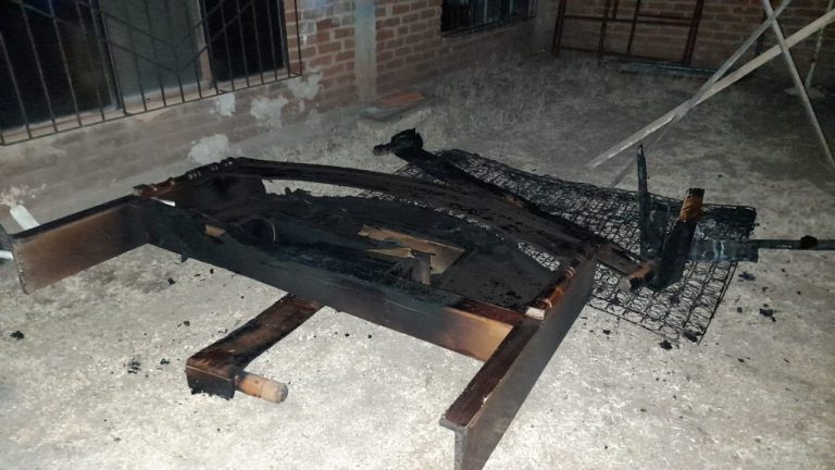 Hombre resulta intoxicado tas incendio  