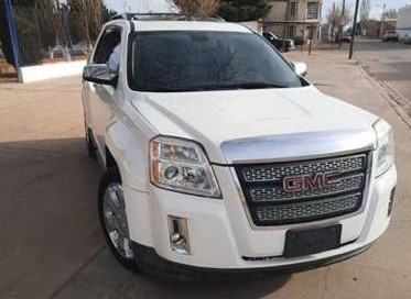 Falsos compradores se roban camioneta