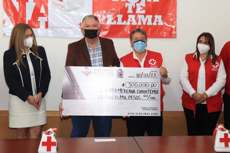 DONA GOBIERNO MUNICIPAL DE CUAUHTÉMOC 300,000 PESOS A LA CRUZ ROJA