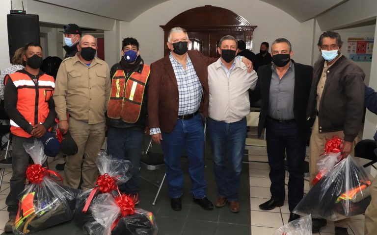 Completa Municipio de Cuauhtémoc entrega de uniformes a personal