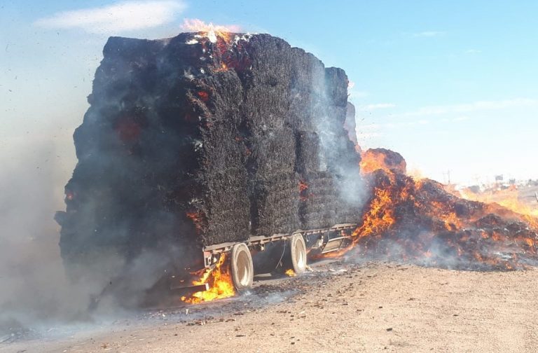 Se incendia remolque en el Corredor Comercial