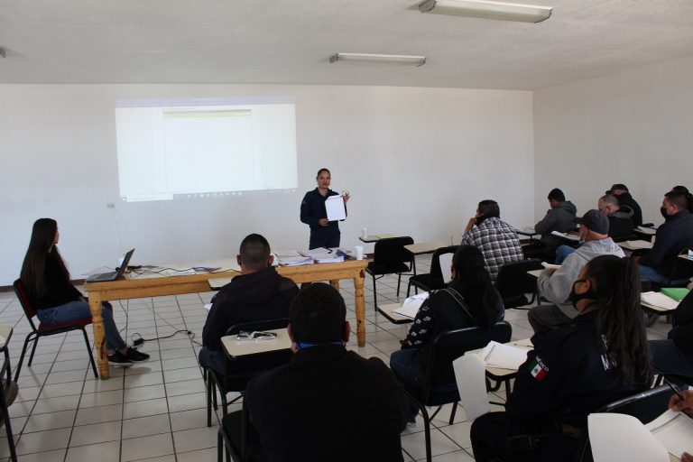 Capacita Fiscalía a policías municipales de Guerrero