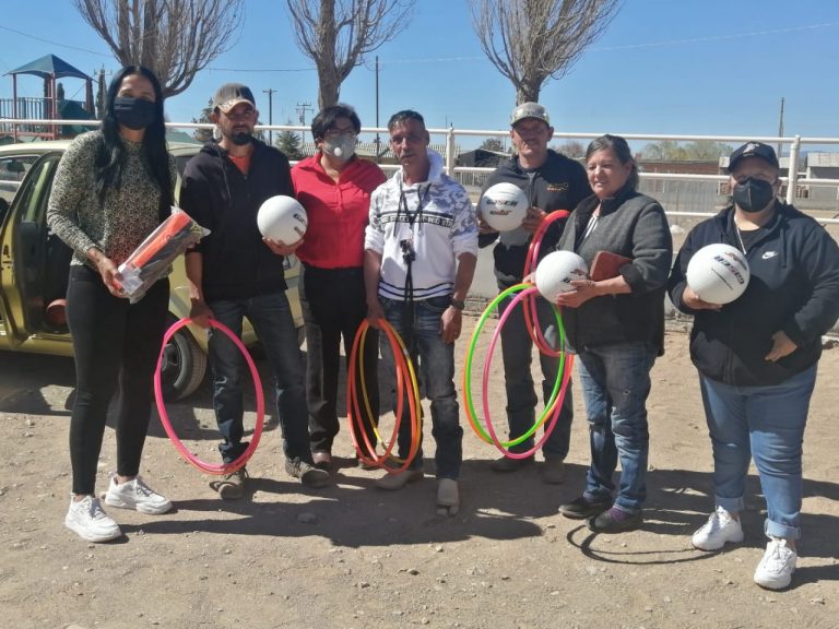 Con entrega de apoyos deportivos, fomenta Municipio activación física en zona rural