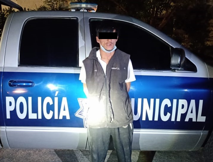 DETIENE POLICÍA MUNICIPAL A UNA PERSONA POR ROBO A NEGOCIO