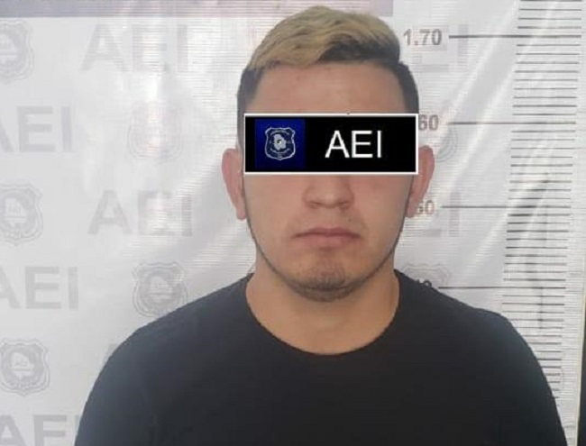policíaco Aprehende AEI a sujeto por robo agravado