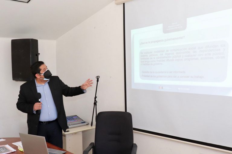 Capacita IEE a personal de Presidencia de Cuauhtémoc sobre veda electoral