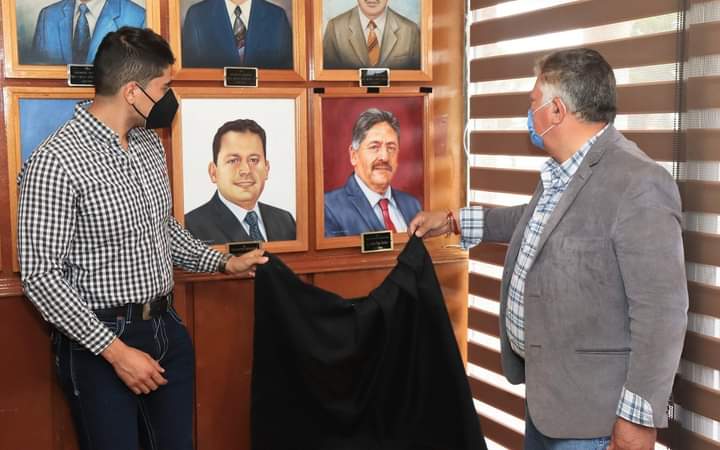 DEVELAN RETRATO DE CARLOS TENA COMO CUADRAGÉSIMO PRIMER PRESIDENTE MUNICIPAL DE CUAUHTÉMOC