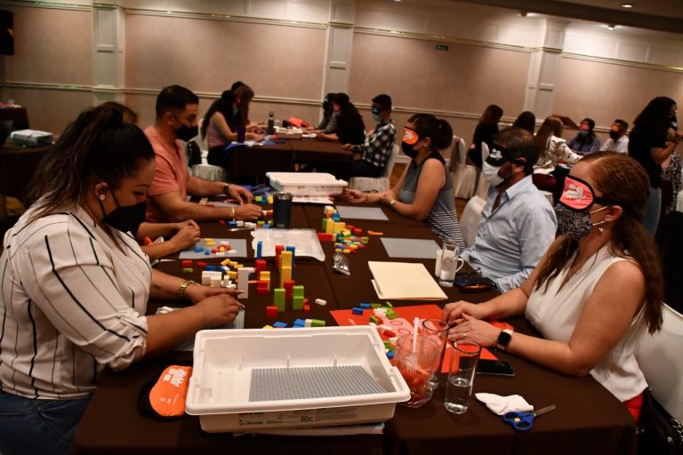 Con apoyo de Lego capacitan a directivos y docentes para escritura en braille