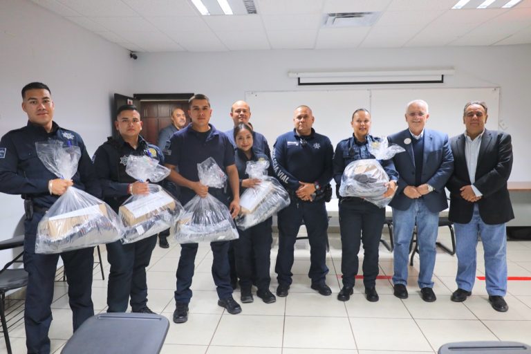 Entregan paquetes de uniformes a 60 elementos de Vialidad, en Cuauhtémoc