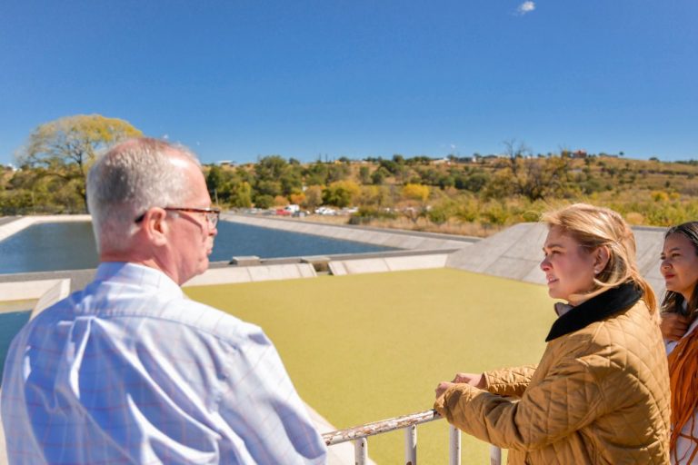 Inaugura Gobernadora planta tratadora en Bachíniva