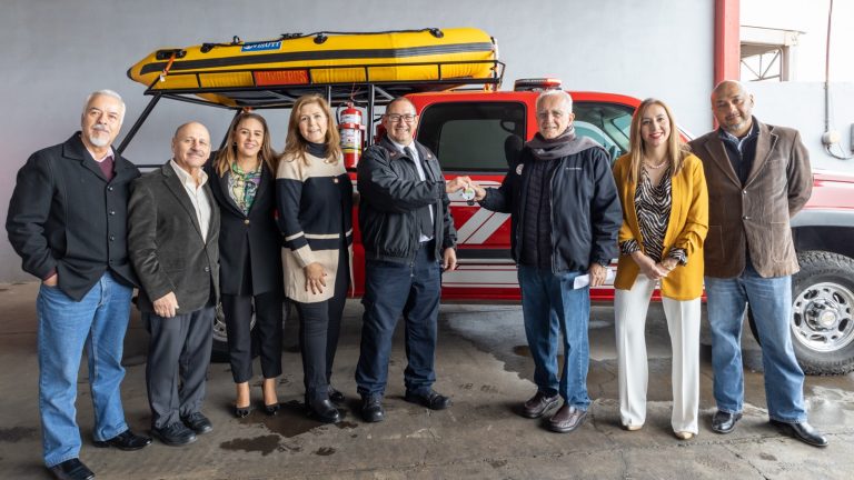 Entregan pick up y equipo de rescate vehicular a Bomberos de Cuauhtémoc