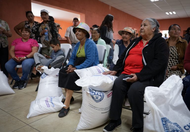 Entrega Gobierno del Estado apoyos alimenticios en beneficio de 250 familias de Bocoyna