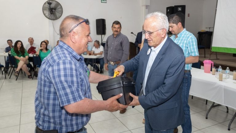 Realizan festejo por el día del padre en Cuauhtémoc