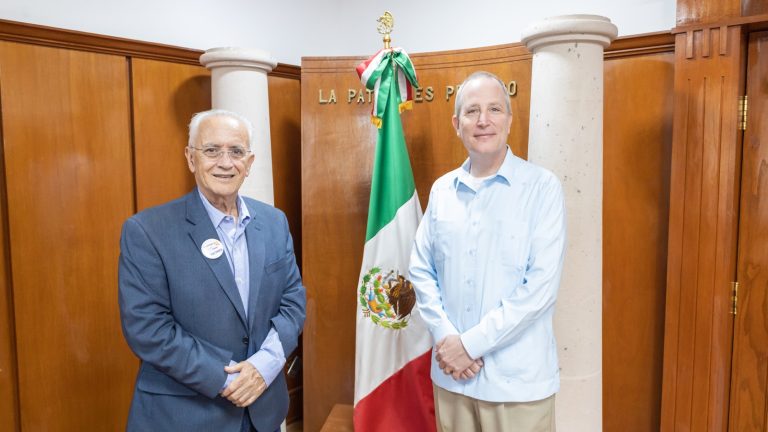 Visita cónsul Eric S. Cohan al alcalde Beto Pérez