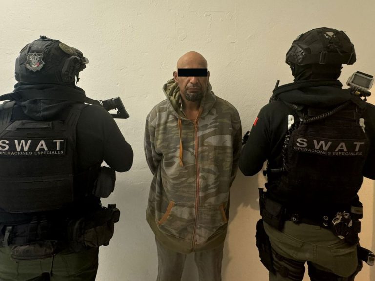 Detiene Fuerza Especial SWAT a hombre armado en Cuauhtémoc