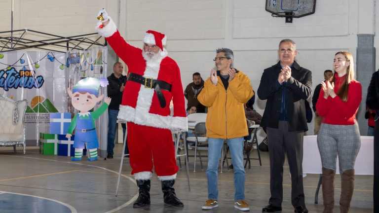 Baile, cuentos, regalos y diversión, en la posada de la colonia CTM, en Cuauhtémoc