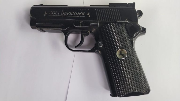 Portar pistolas de postas, municiones o de juguete, podría derivar en un delito