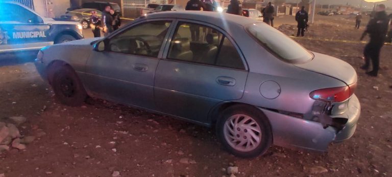 Aseguran vehículo de posibles agresores de policías