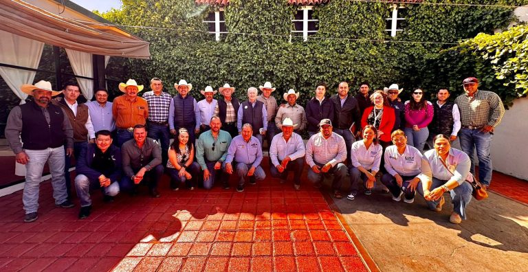 Beto Pérez, Saúl Mireles y Luly Mendoza se reúnen con transportistas y ganaderos