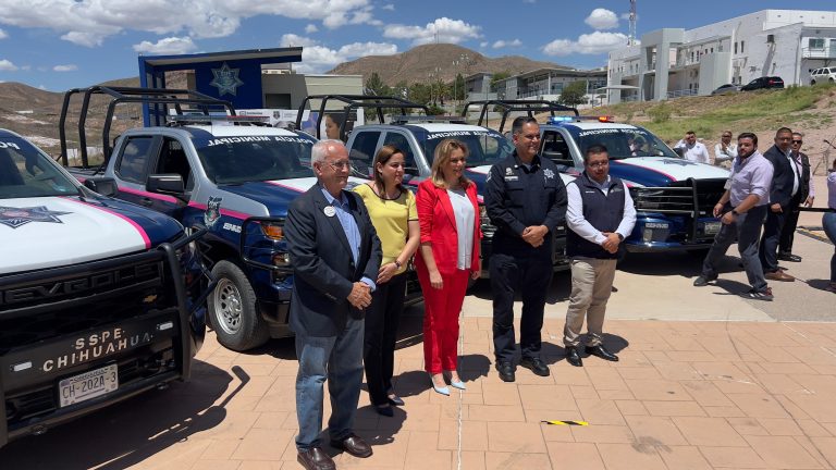 Cuauhtémoc recibió 2 patrullas y equipo para la Policía Municipal