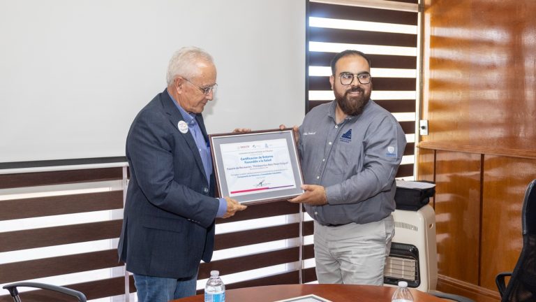 Polideportivo “Beto Pérez Holguín” recibe certificación como entorno favorable a la salud