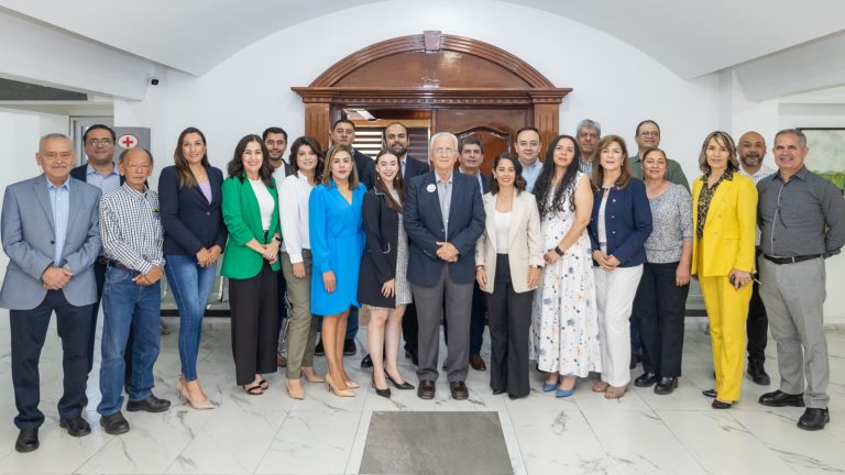 Beto Pérez presenta a los integrantes del Gabinete 2024-2027