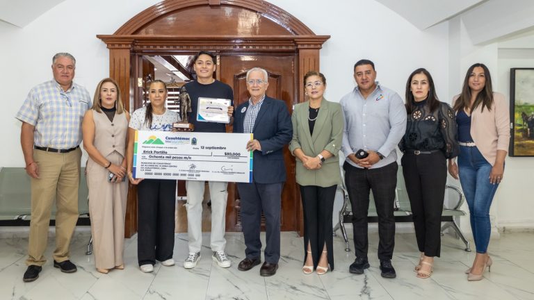 Atleta olímpico Erick Portillo recibe reconocimiento en su natal Cuauhtémoc