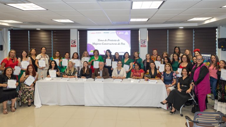 Toman protesta 27 Mujeres Constructoras de Paz, en Cuauhtémoc