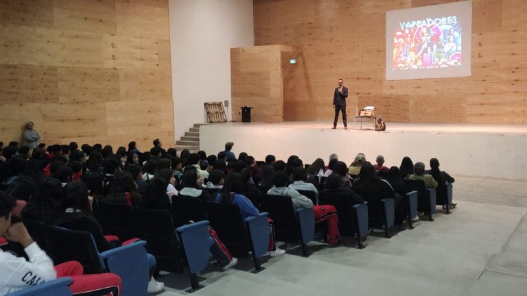 Imparte plática grupo D.A.R.E. a padres de familia y alumnos de la escuela secundaria Técnica 27 del Seccional de Anáhuac