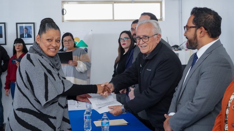 Mujeres concluyen curso de electricidad residencial, en Cuauhtémoc