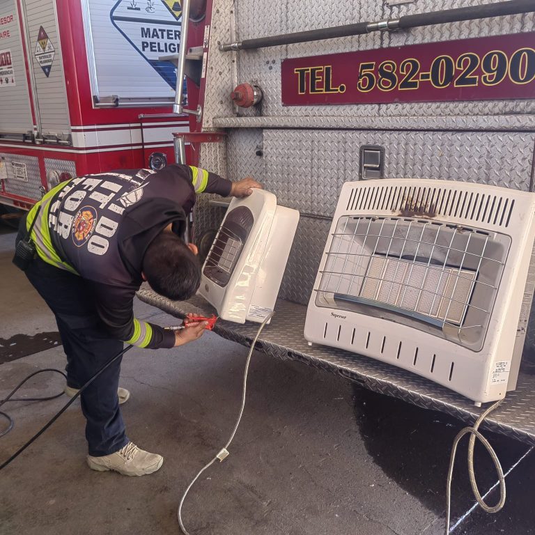 Bomberos ofrece limpieza de calentones de gas, gratis, en Cuauhtémoc