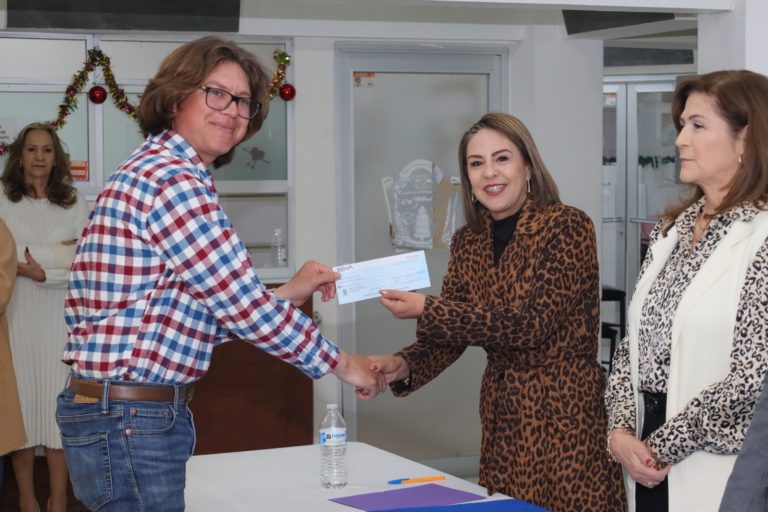 Entregan 23 microcréditos, en Cuauhtémoc