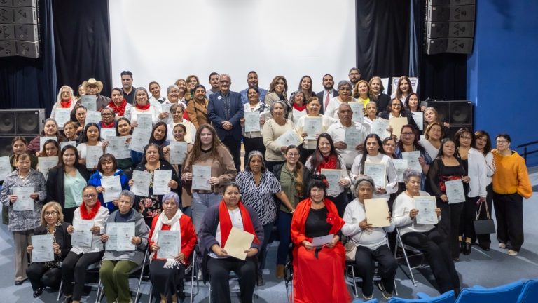 Entregan 190 constancias a personas que concluyeron cursos con beca del Municipio de Cuauhtémoc