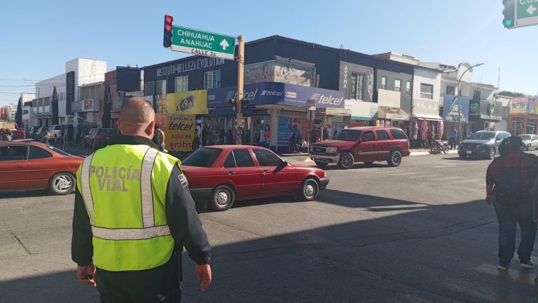 Piden autoridades a clientes de la zona centro evitar dobles filas