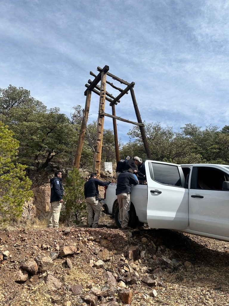Exploran mina de Cusihuiriachi en busca de personas desaparecida