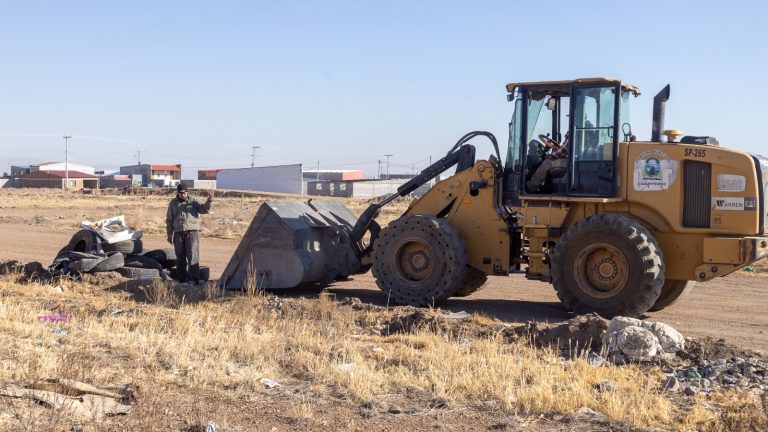 Servicios Públicos pide a la población evitar tirar basura y llantas en campo abierto