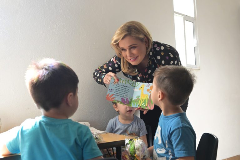 Maru Campos reafirma su compromiso de acercar los programas sociales de su Gobierno a quienes más lo necesitan