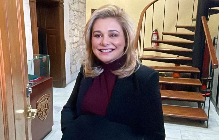 Maru Campos preside reunión con miembros del gabinete estatal