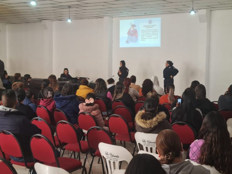 Realizan pláticas para padres sobre la importancia de la salud mental