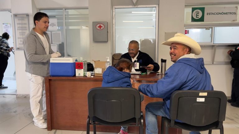 Permanece módulo de vacunación vs sarampión en Presidencia de Cuauhtémoc