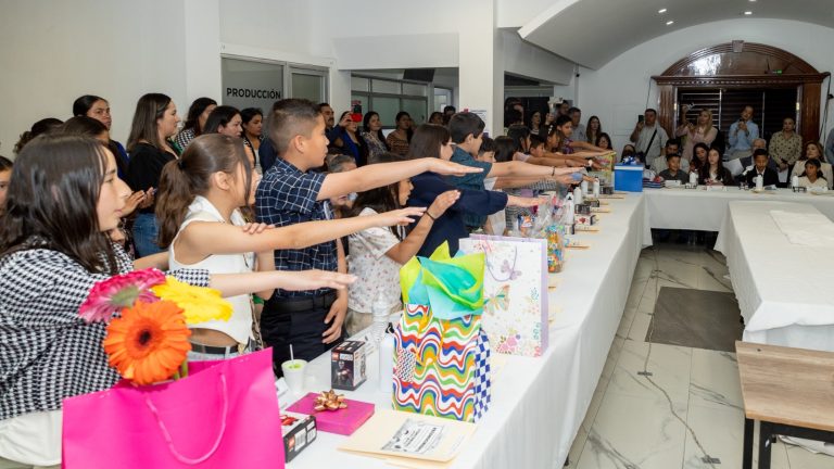 Rinden protesta 40 funcionarios y regidores infantiles, en Cuauhtémoc