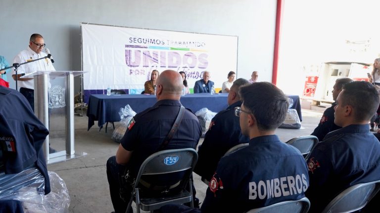 Beto Pérez reconoce vocación y solidaridad de los Bomberos de Cuauhtémoc