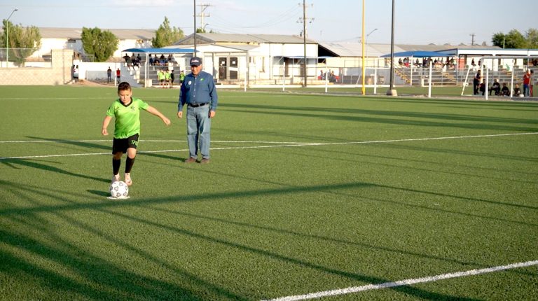 Inauguran la cancha de pasto sintético del campo Pepe Lasso 2