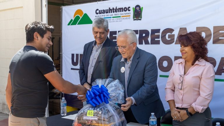 Entregan uniformes a personal operativo, en Cuauhtémoc