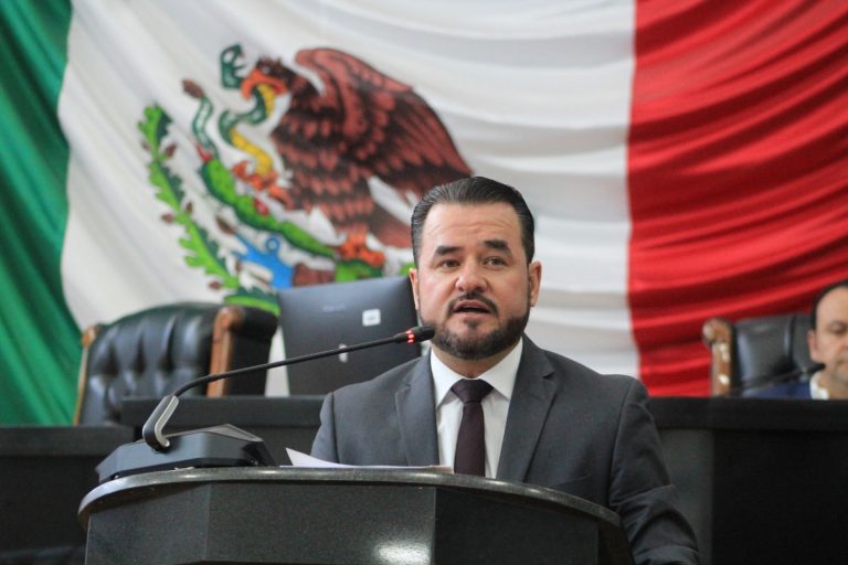 Cárcel para agresores de maestros propone diputado Oscar Avitia